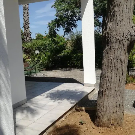 A 500 Mt Dal Mare Apartman *